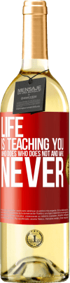 29,95 € Free Shipping | White Wine WHITE Edition Life is teaching you who does, who does not and who never Red Label. Customizable label Young wine Harvest 2025 Verdejo