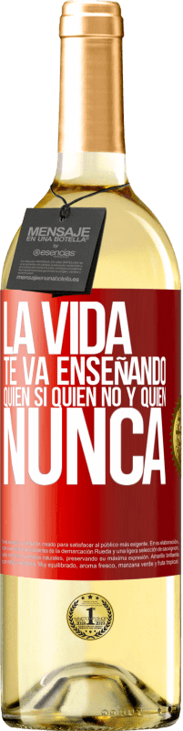 29,95 € Envío gratis | Vino Blanco Edición WHITE La vida te va enseñando quién sí, quién no y quién nunca Etiqueta Roja. Etiqueta personalizable Vino joven Cosecha 2023 Verdejo