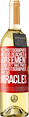 29,95 € Free Shipping | White Wine WHITE Edition The photographers and God reached an agreement. God doesn't take photos and photographers don't do miracles Red Label. Customizable label Young wine Harvest 2023 Verdejo