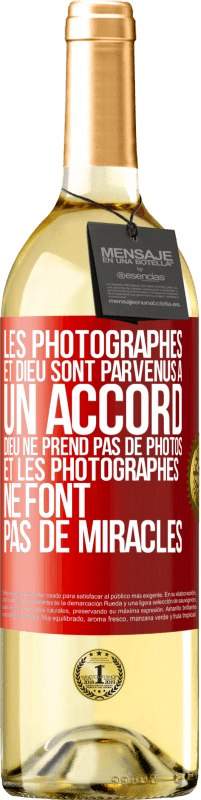 29,95 € Envoi gratuit | Vin blanc Édition WHITE Les photographes et Dieu sont parvenus à un accord. Dieu ne prend pas de photos et les photographes ne font pas de miracles Étiquette Rouge. Étiquette personnalisable Vin jeune Récolte 2025 Verdejo