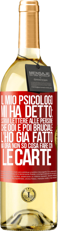 29,95 € Spedizione Gratuita | Vino bianco Edizione WHITE Il mio psicologo mi ha detto: scrivi lettere alle persone che odi e poi bruciale. L'ho già fatto, ma ora non so cosa fare Etichetta Rossa. Etichetta personalizzabile Vino giovane Raccogliere 2023 Verdejo