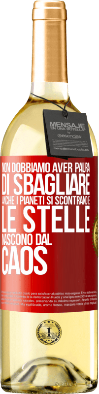 29,95 € Spedizione Gratuita | Vino bianco Edizione WHITE Non dobbiamo aver paura di sbagliare, anche i pianeti si scontrano e le stelle nascono dal caos Etichetta Rossa. Etichetta personalizzabile Vino giovane Raccogliere 2024 Verdejo