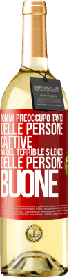 29,95 € Spedizione Gratuita | Vino bianco Edizione WHITE Non mi preoccupo tanto delle persone cattive, ma del terribile silenzio delle persone buone Etichetta Rossa. Etichetta personalizzabile Vino giovane Raccogliere 2023 Verdejo