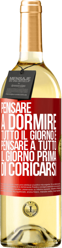 29,95 € Spedizione Gratuita | Vino bianco Edizione WHITE Pensare a dormire tutto il giorno e pensare a tutto il giorno prima di coricarsi Etichetta Rossa. Etichetta personalizzabile Vino giovane Raccogliere 2023 Verdejo