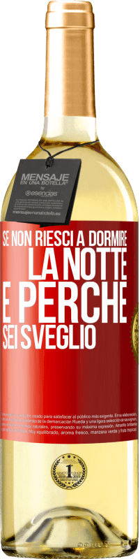 29,95 € Spedizione Gratuita | Vino bianco Edizione WHITE Se non riesci a dormire la notte è perché sei sveglio Etichetta Rossa. Etichetta personalizzabile Vino giovane Raccogliere 2024 Verdejo