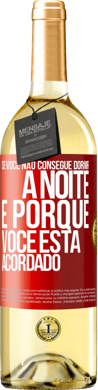 29,95 € Envio grátis | Vinho branco Edição WHITE Se você não consegue dormir à noite é porque você está acordado Etiqueta Vermelha. Etiqueta personalizável Vinho jovem Colheita 2023 Verdejo