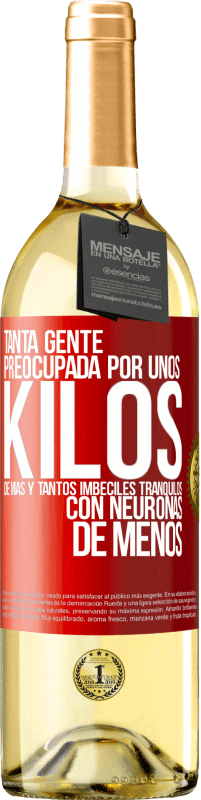 29,95 € Envío gratis | Vino Blanco Edición WHITE Tanta gente preocupada por unos kilos de más y tantos imbéciles tranquilos con neuronas de menos Etiqueta Roja. Etiqueta personalizable Vino joven Cosecha 2024 Verdejo