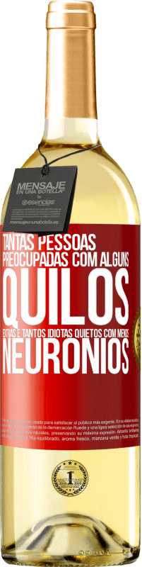 29,95 € Envio grátis | Vinho branco Edição WHITE Tantas pessoas preocupadas com alguns quilos extras e tantos idiotas quietos com menos neurônios Etiqueta Vermelha. Etiqueta personalizável Vinho jovem Colheita 2024 Verdejo