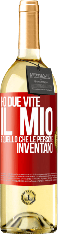 29,95 € Spedizione Gratuita | Vino bianco Edizione WHITE Ho due vite. Il mio e quello che le persone inventano Etichetta Rossa. Etichetta personalizzabile Vino giovane Raccogliere 2023 Verdejo