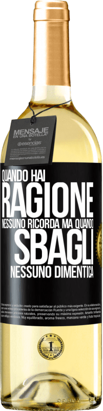 29,95 € Spedizione Gratuita | Vino bianco Edizione WHITE Quando hai ragione, nessuno ricorda, ma quando sbagli, nessuno dimentica Etichetta Nera. Etichetta personalizzabile Vino giovane Raccogliere 2024 Verdejo