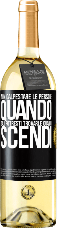 29,95 € Spedizione Gratuita | Vino bianco Edizione WHITE Non calpestare le persone quando sali, potresti trovarle quando scendi Etichetta Nera. Etichetta personalizzabile Vino giovane Raccogliere 2024 Verdejo