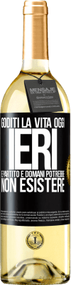 29,95 € Spedizione Gratuita | Vino bianco Edizione WHITE Goditi la vita oggi ieri è partito e domani potrebbe non esistere Etichetta Nera. Etichetta personalizzabile Vino giovane Raccogliere 2025 Verdejo