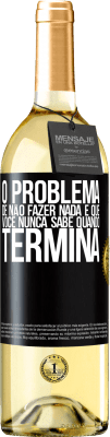 29,95 € Envio grátis | Vinho branco Edição WHITE O problema de não fazer nada é que você nunca sabe quando termina Etiqueta Preta. Etiqueta personalizável Vinho jovem Colheita 2024 Verdejo