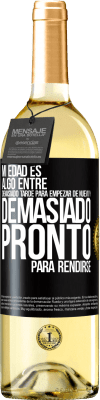 29,95 € Envío gratis | Vino Blanco Edición WHITE Mi edad es algo entre… Demasiado tarde para empezar de nuevo y… demasiado pronto para rendirse Etiqueta Negra. Etiqueta personalizable Vino joven Cosecha 2025 Verdejo