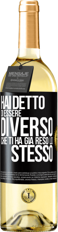 29,95 € Spedizione Gratuita | Vino bianco Edizione WHITE Hai detto di essere diverso, che ti ha già reso lo stesso Etichetta Nera. Etichetta personalizzabile Vino giovane Raccogliere 2024 Verdejo