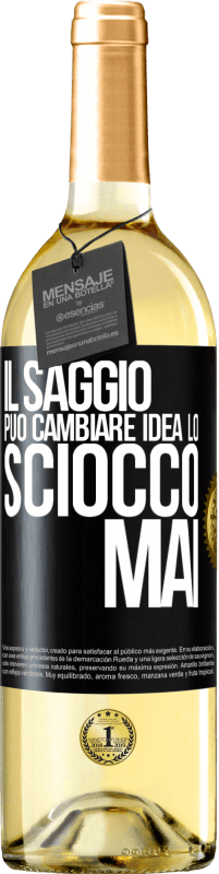 29,95 € Spedizione Gratuita | Vino bianco Edizione WHITE Il saggio può cambiare idea. Lo sciocco, mai Etichetta Nera. Etichetta personalizzabile Vino giovane Raccogliere 2024 Verdejo