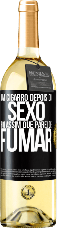 29,95 € Envio grátis | Vinho branco Edição WHITE Um cigarro depois do sexo. Foi assim que parei de fumar Etiqueta Preta. Etiqueta personalizável Vinho jovem Colheita 2024 Verdejo