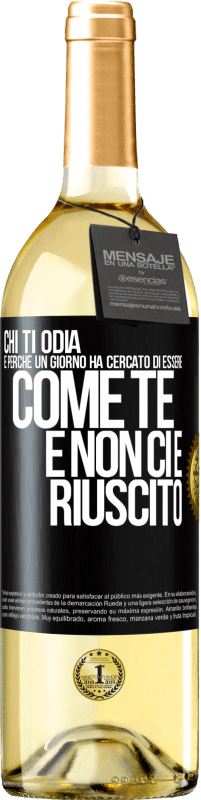 29,95 € Spedizione Gratuita | Vino bianco Edizione WHITE Chi ti odia è perché un giorno ha cercato di essere come te e non ci è riuscito Etichetta Nera. Etichetta personalizzabile Vino giovane Raccogliere 2024 Verdejo