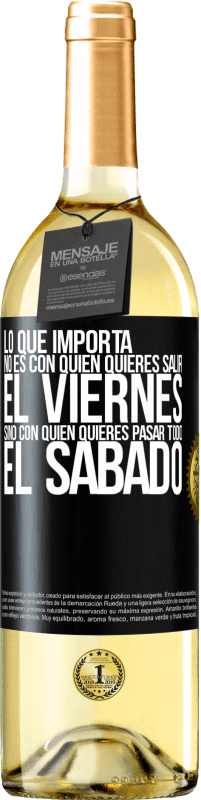 29,95 € Envío gratis | Vino Blanco Edición WHITE Lo que importa no es con quién quieres salir el viernes, sino con quién quieres pasar todo el sábado Etiqueta Negra. Etiqueta personalizable Vino joven Cosecha 2024 Verdejo