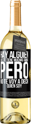 29,95 € Envío gratis | Vino Blanco Edición WHITE Hay alguien que te tiene muchas ganas, pero no te voy a decir quien soy Etiqueta Negra. Etiqueta personalizable Vino joven Cosecha 2025 Verdejo