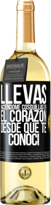 29,95 € Envío gratis | Vino Blanco Edición WHITE Llevas haciéndome cosquillas en el corazón desde que te conocí Etiqueta Negra. Etiqueta personalizable Vino joven Cosecha 2025 Verdejo