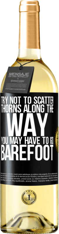 29,95 € 送料無料 | 白ワイン WHITEエディション 道に沿ってとげを散らさないようにしてください、裸足で行かなければならない場合があります ブラックラベル. カスタマイズ可能なラベル 若いワイン 収穫 2025 Verdejo
