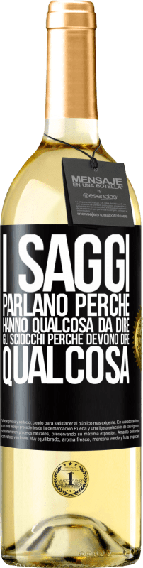 29,95 € Spedizione Gratuita | Vino bianco Edizione WHITE I saggi parlano perché hanno qualcosa da dire gli sciocchi perché devono dire qualcosa Etichetta Nera. Etichetta personalizzabile Vino giovane Raccogliere 2024 Verdejo