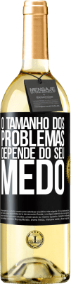 29,95 € Envio grátis | Vinho branco Edição WHITE O tamanho dos problemas depende do seu medo Etiqueta Preta. Etiqueta personalizável Vinho jovem Colheita 2024 Verdejo