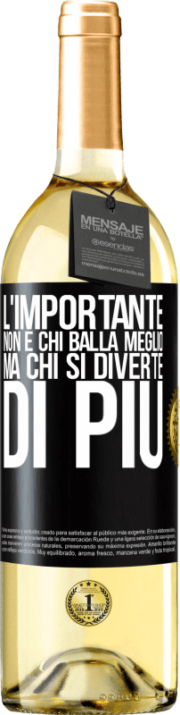 29,95 € Spedizione Gratuita | Vino bianco Edizione WHITE L'importante non è chi balla meglio, ma chi si diverte di più Etichetta Nera. Etichetta personalizzabile Vino giovane Raccogliere 2024 Verdejo