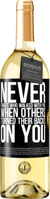29,95 € Бесплатная доставка | Белое вино Издание WHITE Никогда не забывай, кто ходил с тобой, когда другие отвернулись от тебя Черная метка. Настраиваемая этикетка Молодое вино Урожай 2023 Verdejo