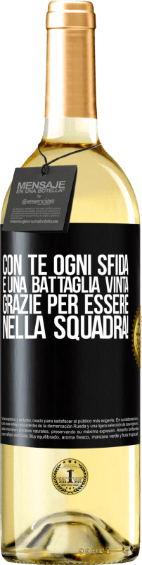 29,95 € Spedizione Gratuita | Vino bianco Edizione WHITE Con te ogni sfida è una battaglia vinta. Grazie per essere nella squadra! Etichetta Nera. Etichetta personalizzabile Vino giovane Raccogliere 2024 Verdejo