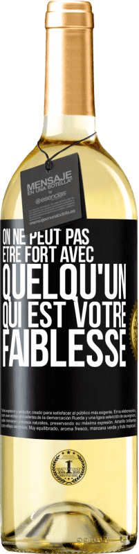 29,95 € Envoi gratuit | Vin blanc Édition WHITE On ne peut pas être fort avec quelqu'un qui est votre faiblesse Étiquette Noire. Étiquette personnalisable Vin jeune Récolte 2024 Verdejo