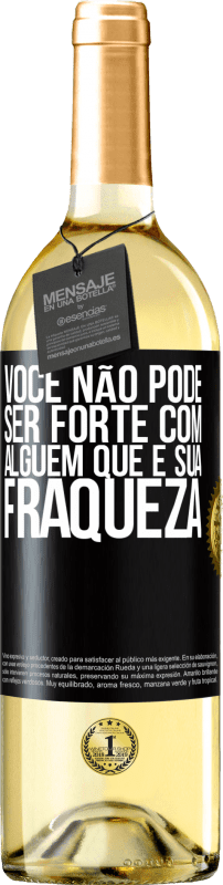 29,95 € Envio grátis | Vinho branco Edição WHITE Você não pode ser forte com alguém que é sua fraqueza Etiqueta Preta. Etiqueta personalizável Vinho jovem Colheita 2024 Verdejo