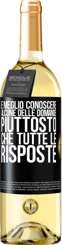 29,95 € Spedizione Gratuita | Vino bianco Edizione WHITE È meglio conoscere alcune delle domande piuttosto che tutte le risposte Etichetta Nera. Etichetta personalizzabile Vino giovane Raccogliere 2024 Verdejo