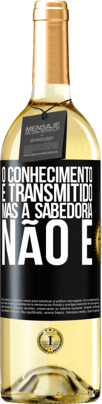 29,95 € Envio grátis | Vinho branco Edição WHITE O conhecimento é transmitido, mas a sabedoria não é Etiqueta Preta. Etiqueta personalizável Vinho jovem Colheita 2024 Verdejo