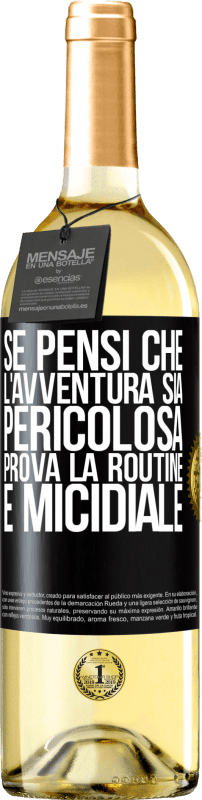 29,95 € Spedizione Gratuita | Vino bianco Edizione WHITE Se pensi che l'avventura sia pericolosa, prova la routine. È micidiale Etichetta Nera. Etichetta personalizzabile Vino giovane Raccogliere 2024 Verdejo