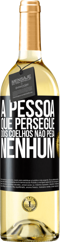 29,95 € Envio grátis | Vinho branco Edição WHITE A pessoa que persegue dois coelhos não pega nenhum Etiqueta Preta. Etiqueta personalizável Vinho jovem Colheita 2025 Verdejo