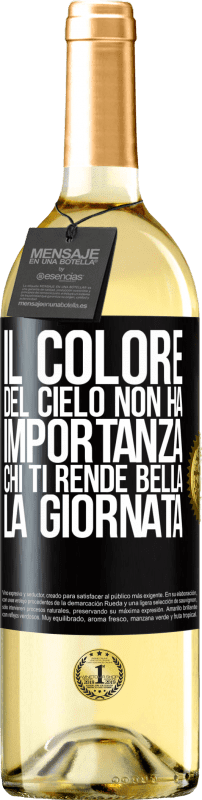 29,95 € Spedizione Gratuita | Vino bianco Edizione WHITE Il colore del cielo non ha importanza. Chi ti rende bella la giornata Etichetta Nera. Etichetta personalizzabile Vino giovane Raccogliere 2024 Verdejo