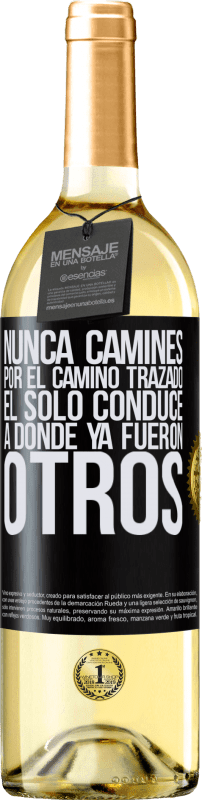 29,95 € Envío gratis | Vino Blanco Edición WHITE Nunca camines por el camino trazado, él sólo conduce a donde ya fueron otros Etiqueta Negra. Etiqueta personalizable Vino joven Cosecha 2024 Verdejo