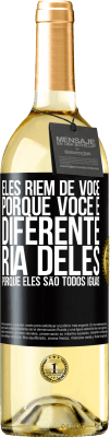 29,95 € Envio grátis | Vinho branco Edição WHITE Eles riem de você porque você é diferente. Ria deles, porque eles são todos iguais Etiqueta Preta. Etiqueta personalizável Vinho jovem Colheita 2024 Verdejo