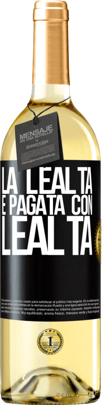 29,95 € Spedizione Gratuita | Vino bianco Edizione WHITE La lealtà è pagata con lealtà Etichetta Nera. Etichetta personalizzabile Vino giovane Raccogliere 2024 Verdejo