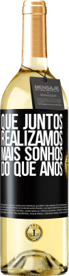 29,95 € Envio grátis | Vinho branco Edição WHITE Que juntos realizamos mais sonhos do que anos Etiqueta Preta. Etiqueta personalizável Vinho jovem Colheita 2024 Verdejo