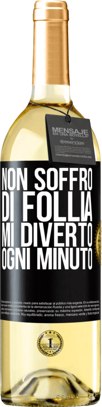 29,95 € Spedizione Gratuita | Vino bianco Edizione WHITE Non soffro di follia ... Mi diverto ogni minuto Etichetta Nera. Etichetta personalizzabile Vino giovane Raccogliere 2024 Verdejo