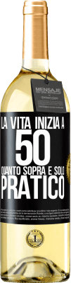 29,95 € Spedizione Gratuita | Vino bianco Edizione WHITE La vita inizia a 50 anni, quanto sopra è solo pratico Etichetta Nera. Etichetta personalizzabile Vino giovane Raccogliere 2025 Verdejo