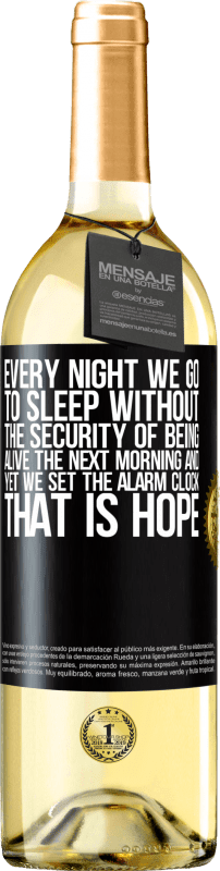 29,95 € Бесплатная доставка | Белое вино Издание WHITE Каждую ночь мы ложимся спать, не будучи уверенными в том, что будем живы на следующее утро, и все же мы устанавливаем Черная метка. Настраиваемая этикетка Молодое вино Урожай 2023 Verdejo