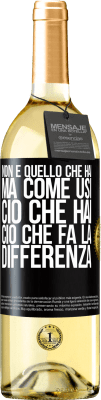 29,95 € Spedizione Gratuita | Vino bianco Edizione WHITE Non è quello che hai, ma come usi ciò che hai, ciò che fa la differenza Etichetta Nera. Etichetta personalizzabile Vino giovane Raccogliere 2023 Verdejo