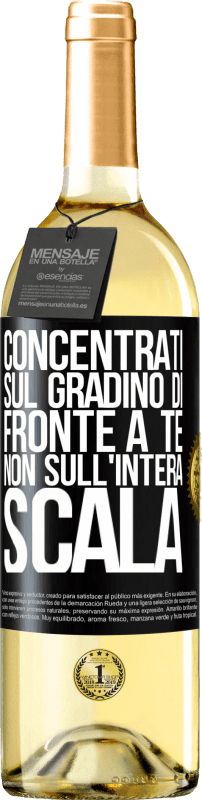 29,95 € Spedizione Gratuita | Vino bianco Edizione WHITE Concentrati sul gradino di fronte a te, non sull'intera scala Etichetta Nera. Etichetta personalizzabile Vino giovane Raccogliere 2024 Verdejo