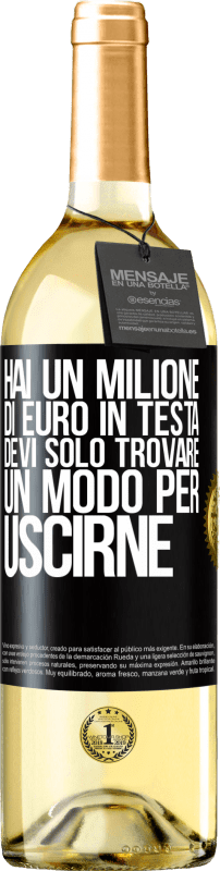 29,95 € Spedizione Gratuita | Vino bianco Edizione WHITE Hai un milione di euro in testa. Devi solo trovare un modo per uscirne Etichetta Nera. Etichetta personalizzabile Vino giovane Raccogliere 2024 Verdejo