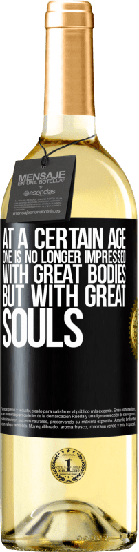 29,95 € Free Shipping | White Wine WHITE Edition At a certain age one is no longer impressed with great bodies, but with great souls Black Label. Customizable label Young wine Harvest 2023 Verdejo