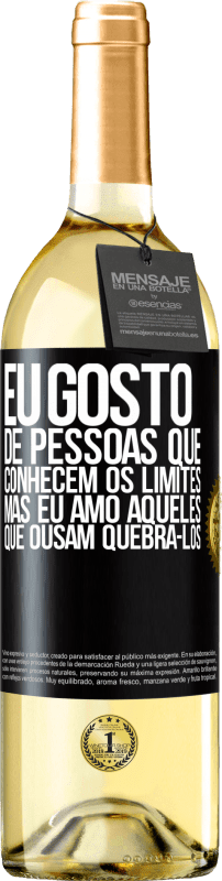 29,95 € Envio grátis | Vinho branco Edição WHITE Eu gosto de pessoas que conhecem os limites, mas eu amo aqueles que ousam quebrá-los Etiqueta Preta. Etiqueta personalizável Vinho jovem Colheita 2024 Verdejo